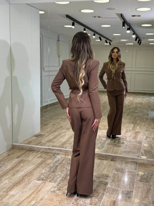Elegance set sako sa oker kaišićem i pantalone