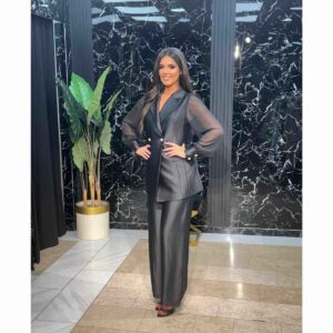 Elegantni satenski komplet sa til rukavima