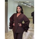 Elegantni ženski komplet sa plisiranim rukavima