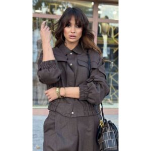 Moderan ženski casual komplet sa kragnom