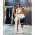 Bela sirena haljina sa šlicem i uklonjivim cvetnim detaljem