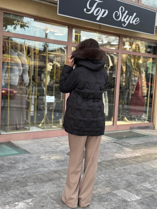 Ženska zimska jakna sa prirodnim krznom nerca i kapuljačom
