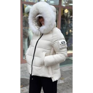 Bela zimska jakna sa kapuljačom