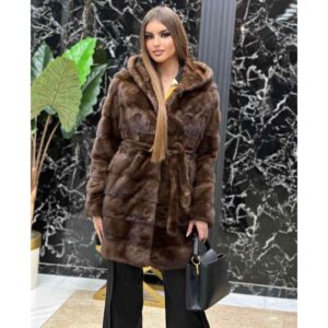 Bunda od nerca srednje dužine sa pojasom i kapom