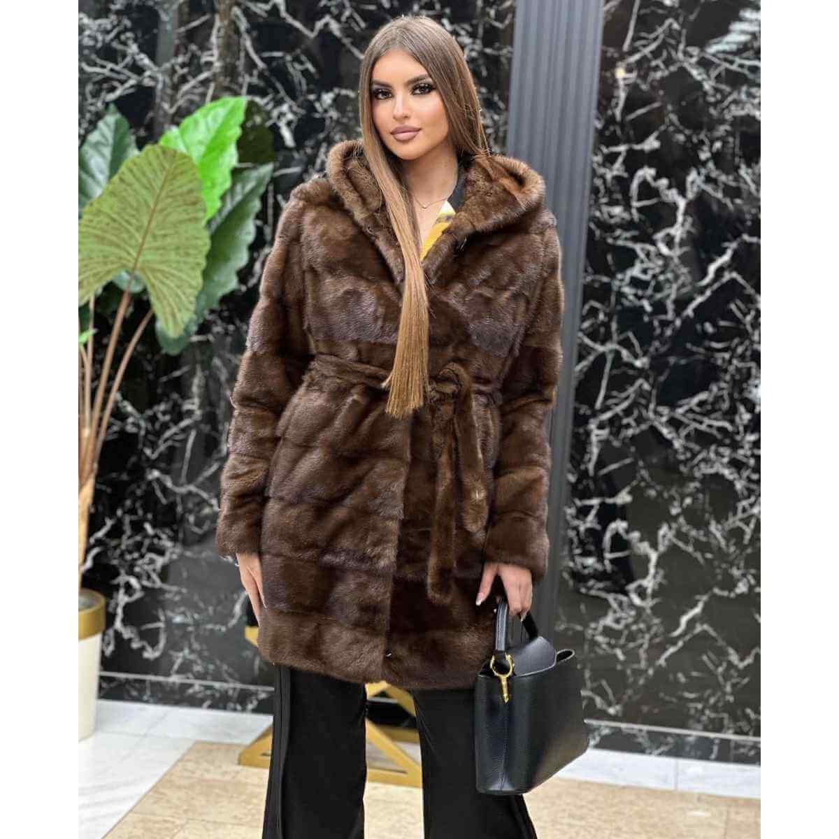 Bunda od nerca srednje dužine sa pojasom i kapom