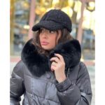 Kratka ženska jakna sa krznenom kragnom i vunenim reverima