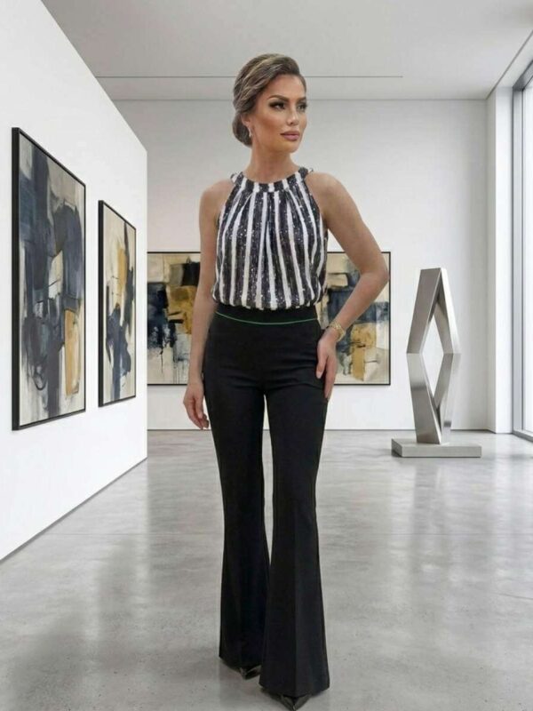 Noir Chic – Crno-beli komplet sa zvonastim pantalonama