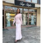 Elegantna haljina u pastelno roze boji