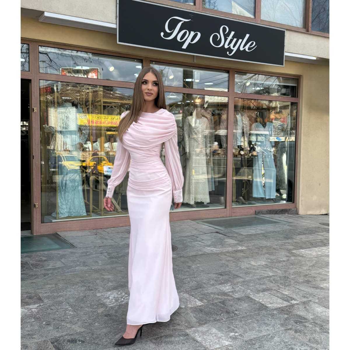 Elegantna haljina u pastelno roze boji