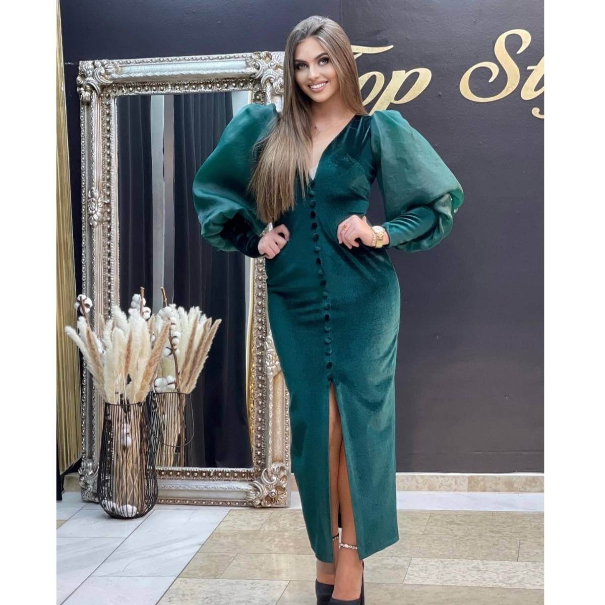 Maslinasto zelena uska haljina sa puf rukavima od pliša