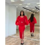 Elegantna midi haljina sa puf rukavima i ukrasnim detaljima