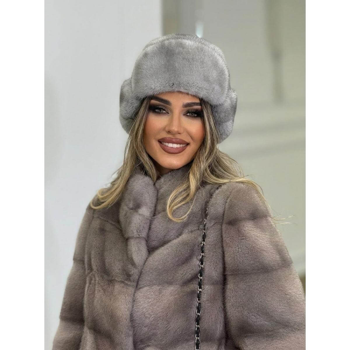 Ženska šubara od prirodnog krzna nerca