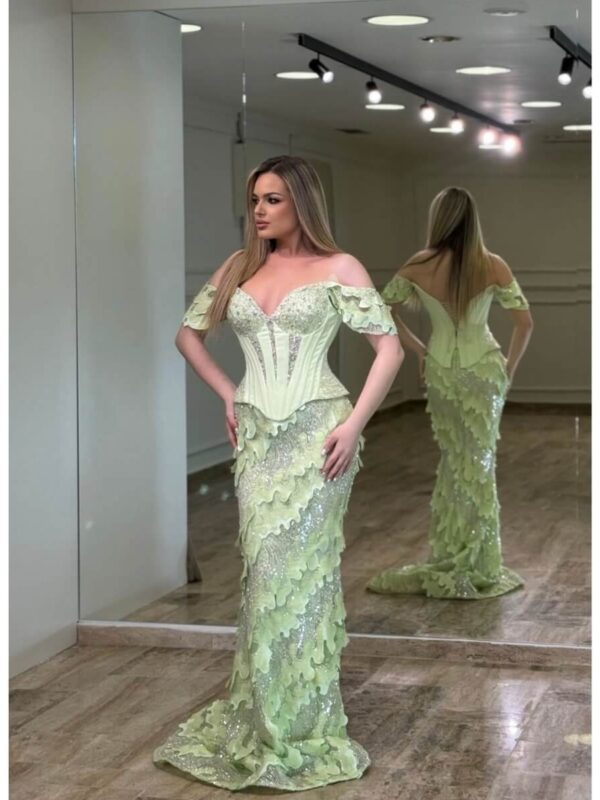 Luksuzna duga haljina sa korsetom i 3D laticama
