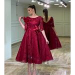 Elegantna čipkasta midi haljina A kroja – bordo