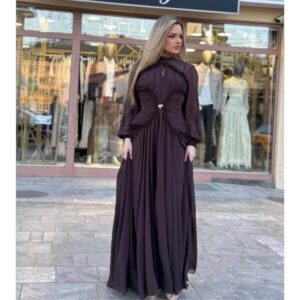 Duga haljina od žoržeta sa istaknutim strukom