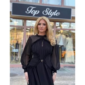 Duga haljina od žoržeta sa istaknutim strukom