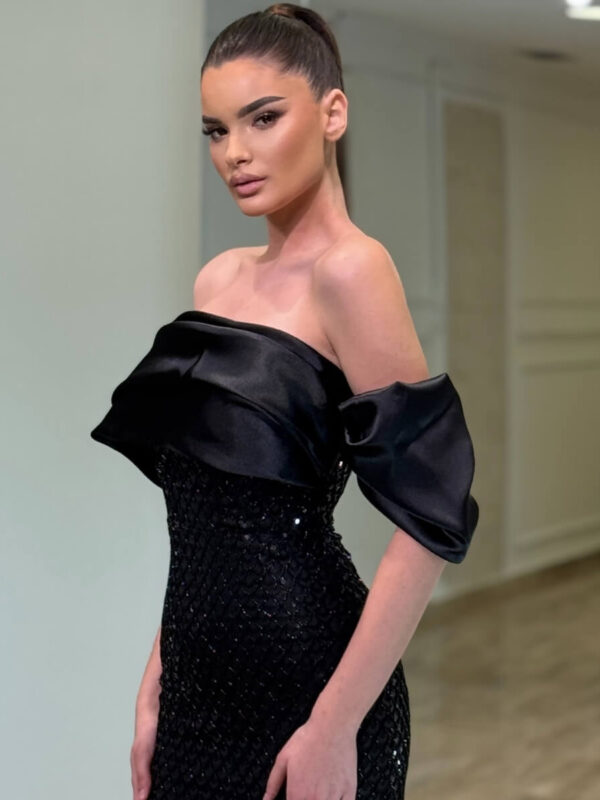 Duga svečana haljina sa šljokicama i satenskim detaljem
