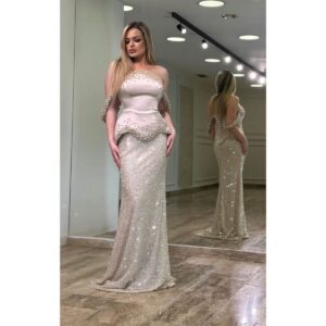 Luksuzna duga zlatna haljina sa kristalnim detaljima