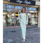 Elegantni trodelni komplet košulja, majica i suknja sa brošem