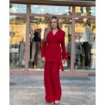 Elegantni komplet sako sa perjem i širokim pantalonama