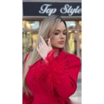 Elegantni komplet sako sa perjem i širokim pantalonama