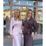 Elegantni satin komplet – bluza na preklop i duga suknja