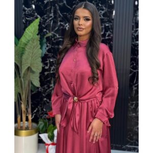 Elegantni Satin Set u Boji Trula Višnja – Košulja na Vezivanje i duga Suknja