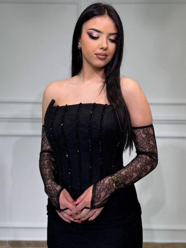 Elegantna Crna Top Haljina sa Korzetom i Čipkanim Rukavicama