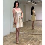 Svečana kratka haljina sa 3D cvetnim aplikacijama