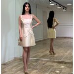 Svečana kratka haljina sa 3D cvetnim aplikacijama