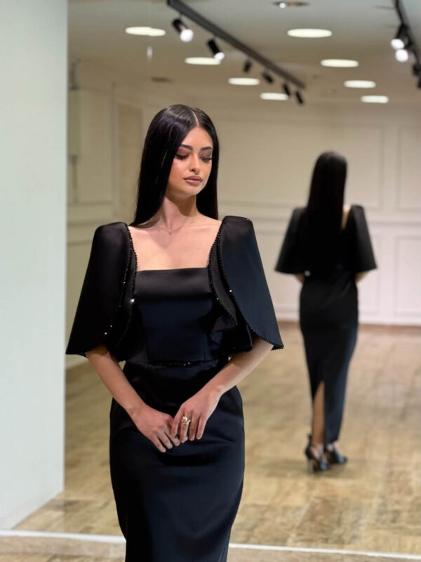 Elegantna midi satenska haljina sa pelerina rukavima