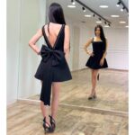 Elegantna mini haljina sa bisernim radom i mašnom