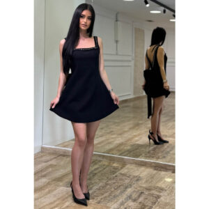 Elegantna mini haljina sa bisernim radom i mašnom