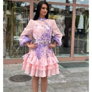 Kratka cvetna haljina sa pojasom i karnerima – Violetta