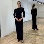Elegantna strukirana midi haljina sa biserima - Crna