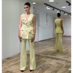 Elegantni komplet – Prsluk sa 3D ružama i pantalone