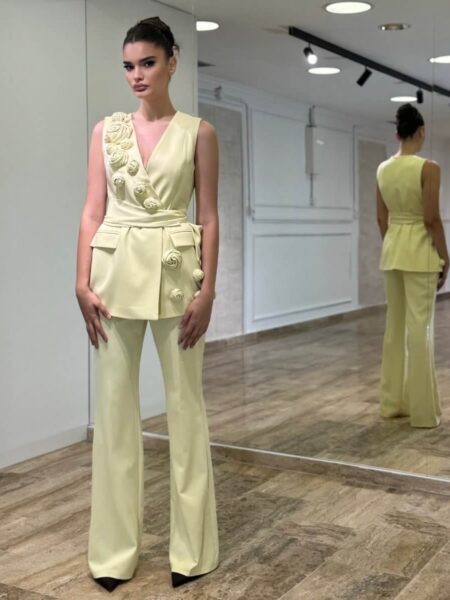 Elegantni komplet – Prsluk sa 3D ružama i pantalone