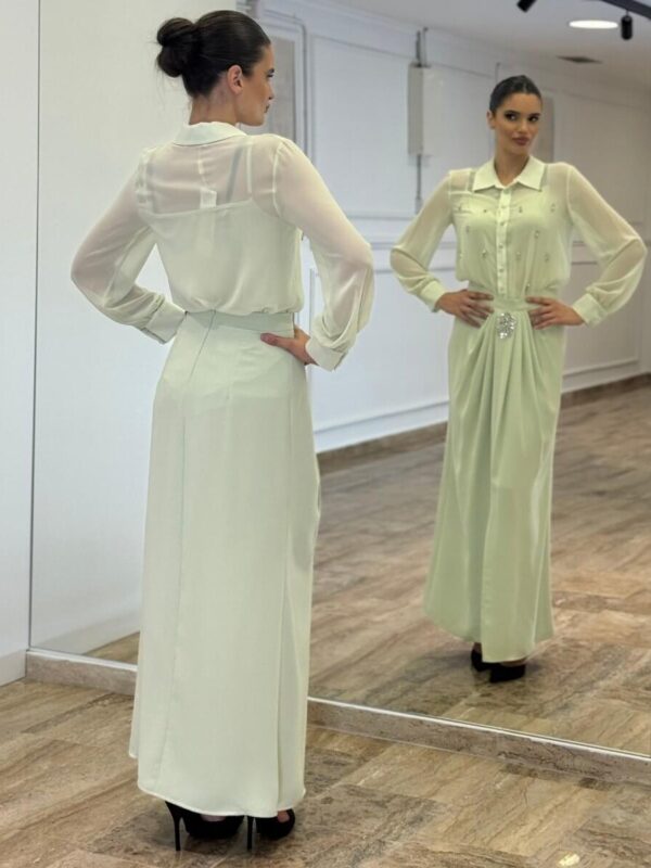 Elegantni trodelni komplet košulja, majica i suknja sa brošem