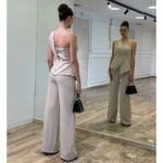 Elegatni Asimetrični Komplet – Bluza na Jedno Rame i Pantalone