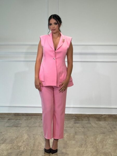 Pink žensko odelo - dugački prsluk i cigaret pantalone