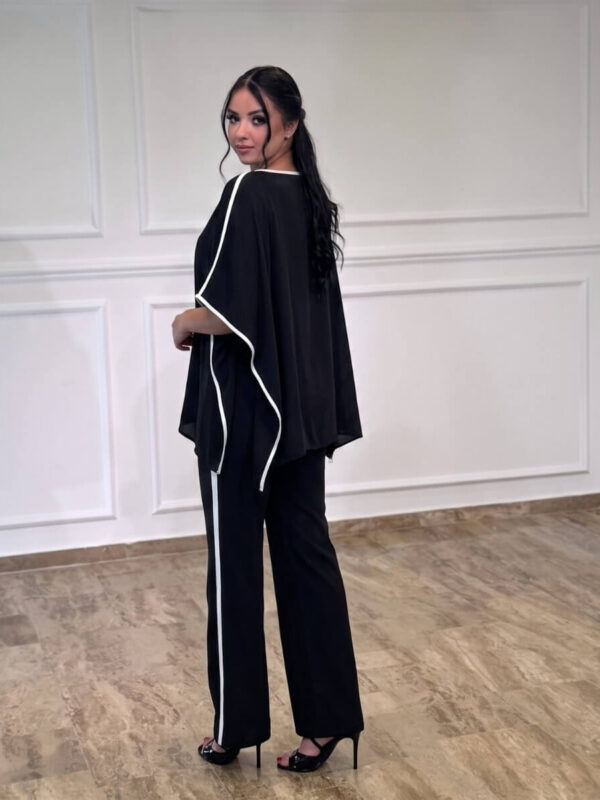 Crni casual komplet – tunika sa belom perlom i široke pantalone
