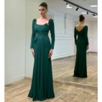 Elegatna smaragdno zelena duga haljina sa cirkonima i otvorenim leđima