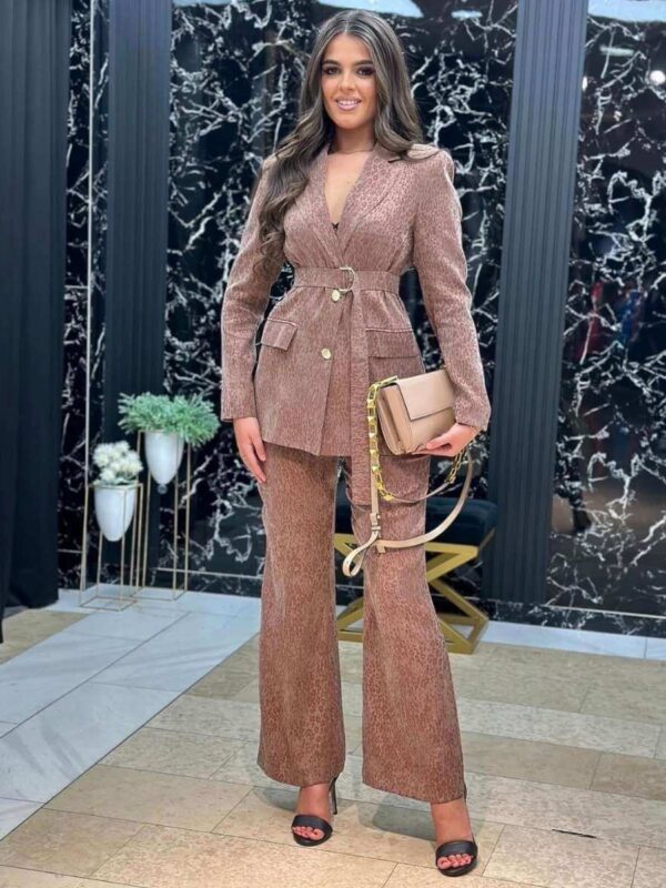 Ženski elegantni komplet sako i pantalone sa pojasom – Suptilni animal print