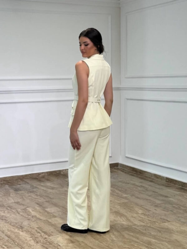 Elegantni bež komplet - Prsluk sa pojasom i široke pantalone
