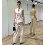 Elegantni ženski komplet – Prsluk sa podesivim reverima i pantalone