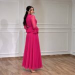 Elegantna Roze Plisirana Midi Haljina s Pojasom