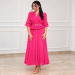 Elegantna Roze Plisirana Midi Haljina s Pojasom