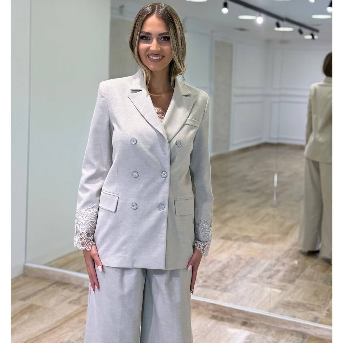 Trodelni Elegantni Komplet - sako sa čipkom na rukavima i pantalone
