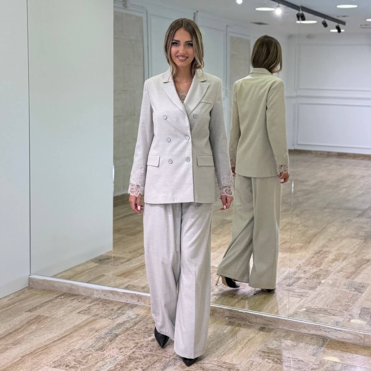 Trodelni Elegantni Komplet - sako sa čipkom na rukavima i pantalone