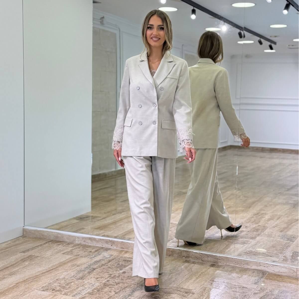 Trodelni Elegantni Komplet - sako sa čipkom na rukavima i pantalone
